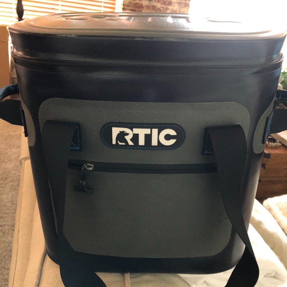 Portable cooler